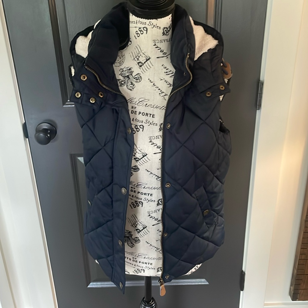 Women’s Navy Vest Size 8 146